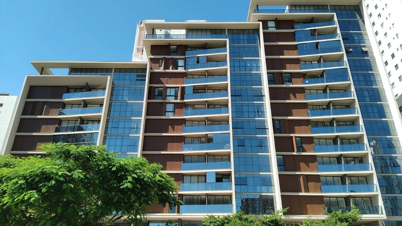 Edifício com fachada e esquadrias de alumínio executadas pela Esquadro